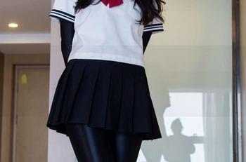 BoBoSocks袜啵啵 – 黯淡的好奇：糯米的黑白美甲与裸足相遇的奇怪合集