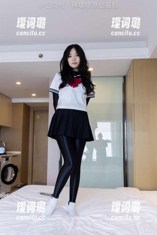 BoBoSocks袜啵啵-糯米 BoBoSocks袜啵啵 - 黯淡的好奇:糯米的黑白美甲与裸足相遇的奇怪合集
