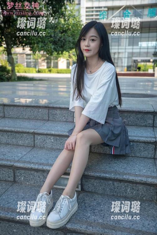 MSLASS梦丝女神-仟仟 MSLASS梦丝女神 - 玩得很开心的JK小女神仟仟,在图包的画面里绽放!