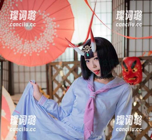 Money冷冷 收好!Money冷冷的蕾丝旗袍合集在网盘等着你,那花边可真惹人爱。