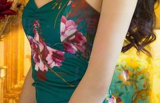 UGirls尤果网 – 油亮写真，妮小妖告诉你：润肤霜不是唯一的选择，镜头也能发光！