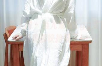 Xiuren秀人网 – 当尤妮丝Egg变身女神，图集都快抢镜了！