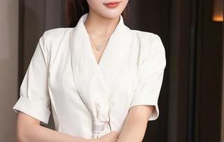 Xiuren秀人网 – 沈欢欣的宅在家图片精选：别扭也能拍得美美哒，就像我煮饭时的那锅“特别菜”！
