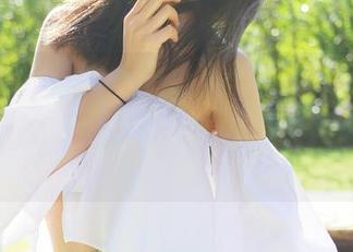 YouMi尤蜜荟 – Egg_尤妮丝的泳衣套图，分享给追潮流的你！不过……小心被晃眼哦。