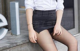 YouMi尤蜜荟 – “图册这里，戴渃欣的兔女郎，突然对爱情有了兔耳朵的想法”——也许，兔子其实有哲学。