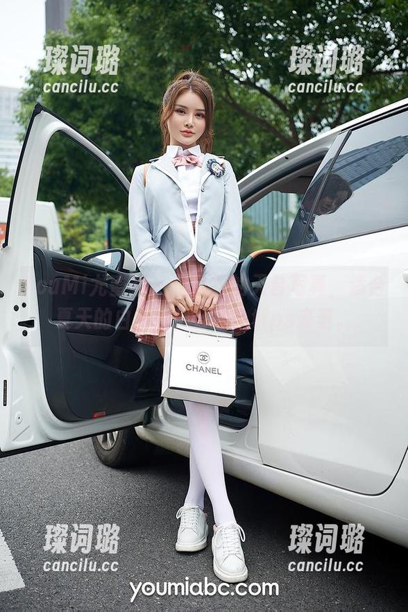 YouMi尤蜜荟-月音瞳 YouMi尤蜜荟 - 月音瞳的天台写真,适合夏天的白衬衫!分享小tips来着。