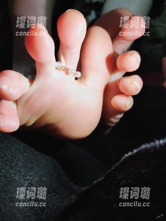 YuYu超甜丫 微密圈 - YuYu超甜丫在高跟鞋里的高清写真,让人想到了更高的目标,鞋跟儿上天去了。