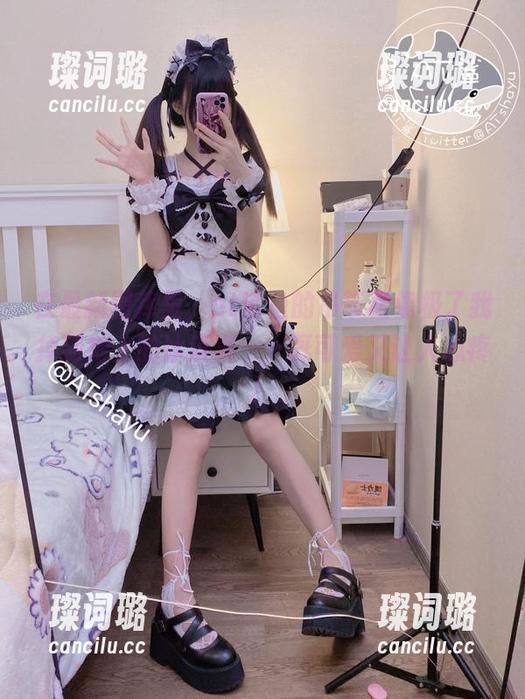 at鲨鱼 在最新图库里,at鲨鱼的吊带裙像极了我掉到地上的冰淇淋——既可爱又让人心疼!