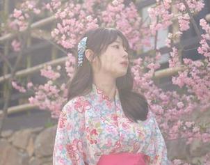 看着wuyo(우요)的比基尼图包，突然好想去海边，却又懒得……哎！