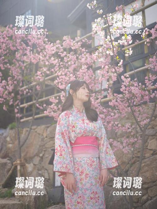 看着wuyo(우요)的比基尼图包，突然好想去海边，却又懒得……哎！