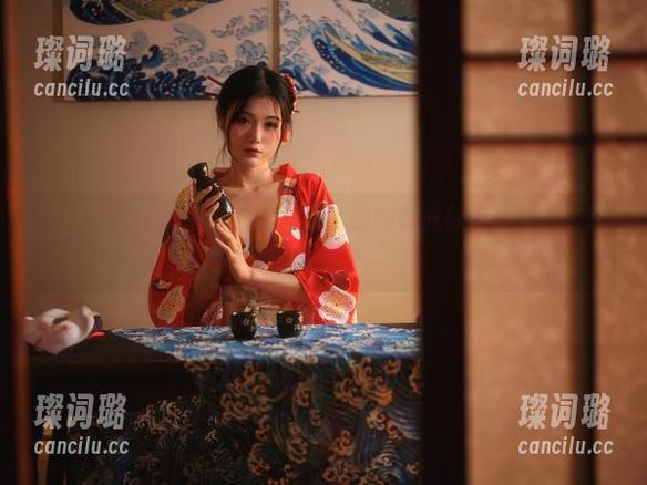 一米八的大梨子 一米八的大梨子带你走入凤礼服的时光隧道这就cos起来了嘿!
