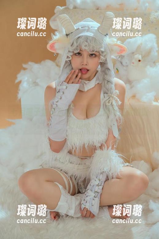 七月喵子 七月喵子油亮造型,私房美图中隐藏的微妙趣味
