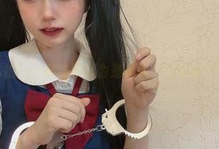 倦倦喵私拍——黑猫原以为是优雅，结果搞了个呆萌。