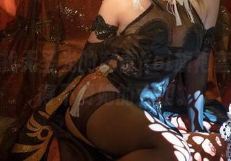 深夜翻找无圣光的刺青Poi旗袍套图，不得不赞她的大胆。