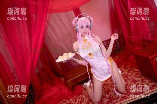 周叽是可爱兔兔 周叽是可爱兔兔,美足写真中的绝妙安静时刻。
