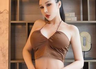 嗲囡囡 – solo尹菲的写真分享：光鲜的秘书形象，却藏着多少不为人知的办公室琐事。