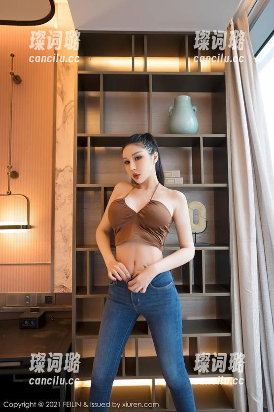 嗲囡囡 - solo尹菲的写真分享：光鲜的秘书形象，却藏着多少不为人知的办公室琐事。