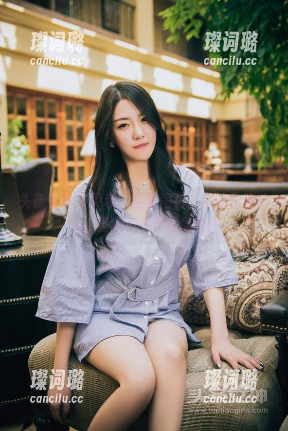 头条女神-尹菲 头条女神 - 尹菲:空姐图包,直达你的心卡,但我不负责超重哦!