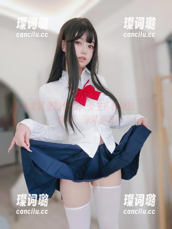 女主K 泳池全集里的情景:女主K和她的‘不太靠谱’浮漂朋友
