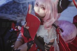 宫本桜图集里，那条毒蛇似乎在说：来呀，别害怕我！