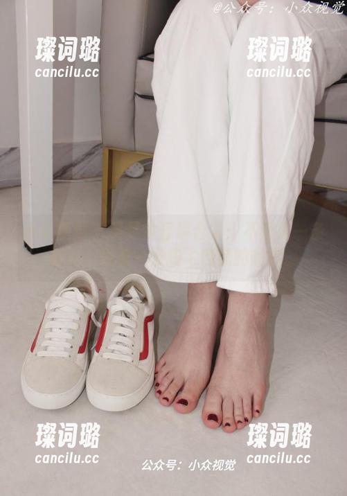 小众视觉-灵灵 小众视觉 - 灵灵牛仔裤合集:不只是一条裤子,还有一份放飞自我的态度。