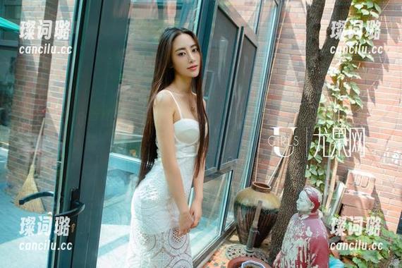 尤果网-仙妮 尤果网 - 分享仙妮的办公室日常照,谁说不能在办公室上演绎一点戏剧?