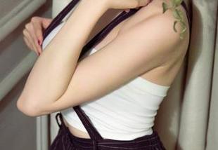 尤果网 – 在线宅家必备：王语纯制服系列，时髦又不失风度！
