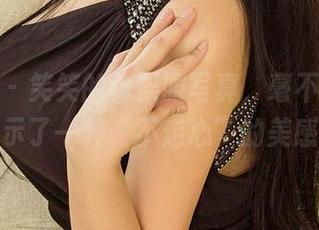 尤果网 – 笑笑的体操服写真，毫不费力地展示了一种“不走心”的美感。