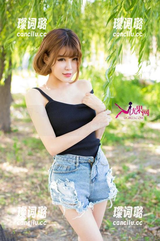 尤果网-郭婉祈 尤果网 - 郭婉祈的新图包更新,镂空设计竟让我浮想联翩