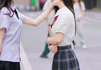 尤蜜荟 – 图集中，潘琳琳ber的礼服宛如饭后甜点，谁能拒绝？