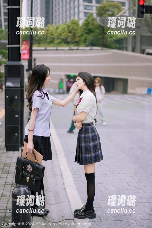 尤蜜荟-潘琳琳ber 尤蜜荟 - 图集中,潘琳琳ber的礼服宛如饭后甜点,谁能拒绝?