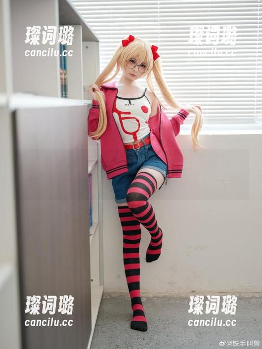 幼水铃衣 最新幼水铃衣的网袜特辑,原图里的每一寸都是小心思。