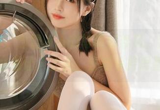 在线里，念雪ww的写真如春风，甜甜的，容易让人上头，注意保持理智！