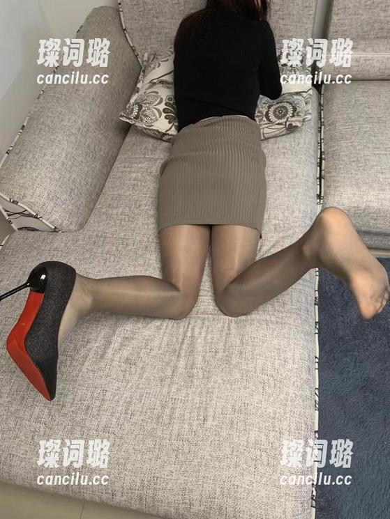 提袜少女 微密圈 - 看!提袜少女的无圣光技巧!她的自拍套图,总能让人眼前一亮。