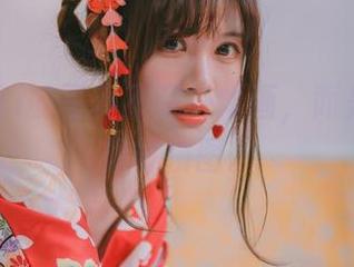 星黛鹿鹿i的写真不是一幅画，而是真实的花嫁拼图。
