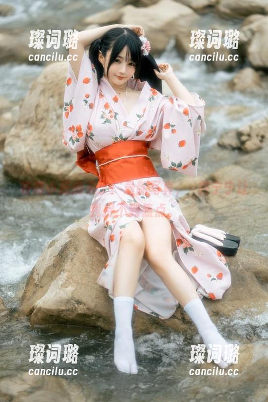 赛博小恶魔来了！最新写真，桜井宁宁让我捉不到焦点。