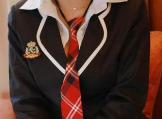 模范学院 – 直接跳过面子问题，露露Andrea的高清美腿图册炸了你的小心心