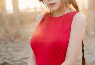 波萝社 – 我爱上的夏美酱写真，图集从头到尾都充满了无意的暗示和瞬间。