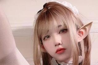 打破办公室限制，狐洛洛子用cos燃爆职业装的枯燥