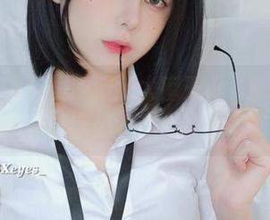 看！花嫁写真里的眼酱大魔王w，直接把人吸引的架势！我都不忍心说不喜欢了。
