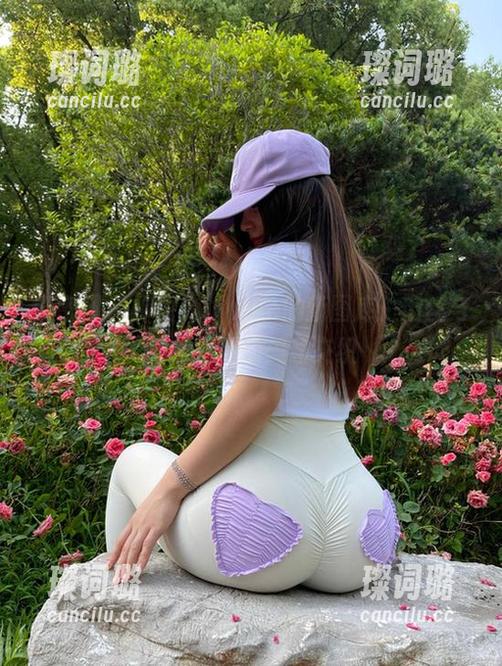 禅雨儿Lynne 微密圈 - 禅雨儿Lynne的新图库:肉丝与那种模糊的美感交织