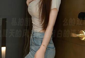 秀人网 – 私拍图集中，婠婠么的双马尾就像夏天的风，走过留白的清爽。