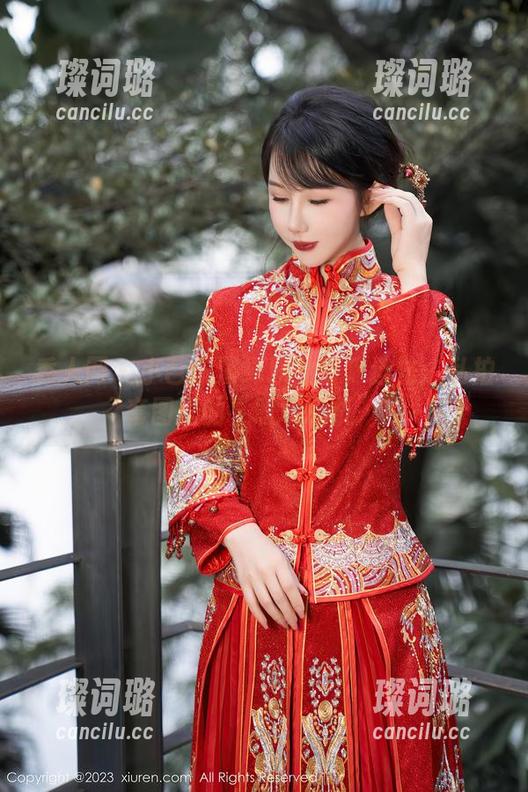 秀人网 - 小芭乐演绎职业装筛选法：私拍套图里的“职场心机”。