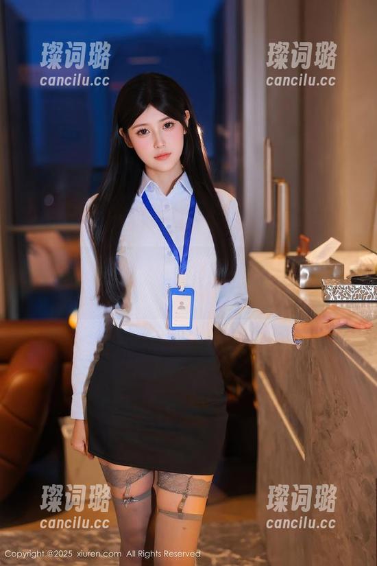秀人网-徐微微mia 秀人网 - 壁纸新宠:徐微微mia穿校服的美图,让我每天都想换壁纸!