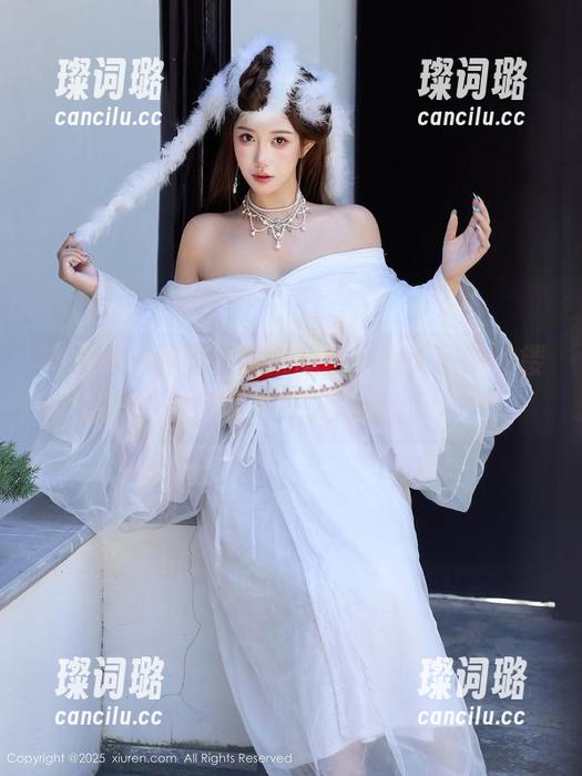 秀人网-米妮大萌萌 秀人网 - 原图大胆挑战,米妮大萌萌的镂空风情真让人咋舌。