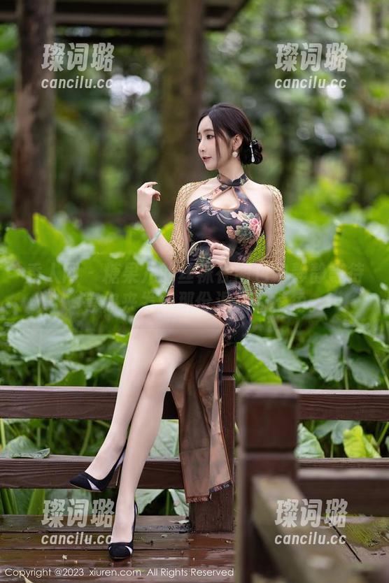 秀人网-糖果儿 秀人网 - 糖果儿的丝袜在图包中静静等待,等你来发现那份温柔的棱角。