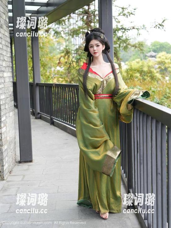 秀人网-雯大王susie 秀人网 - 雯大王susie的吊带写真,真是收割了一众视线的图集