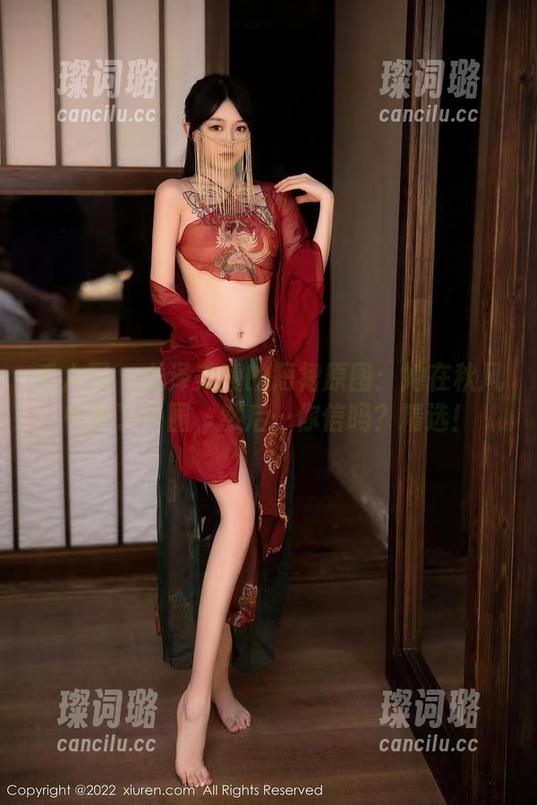 秀人网 - 龙泽美曦的短裙原图：她在秋风中转了一圈，然后…你信吗？精选！