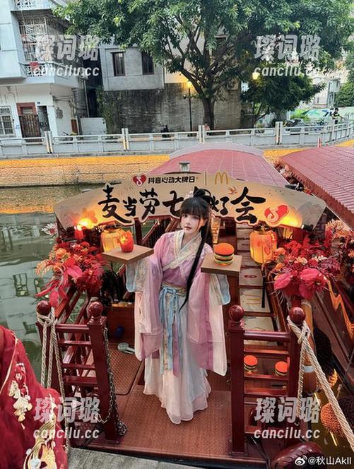 秋山AkI 秋山AkI日常:透明不代表轻薄,高清写真集打破壁垒