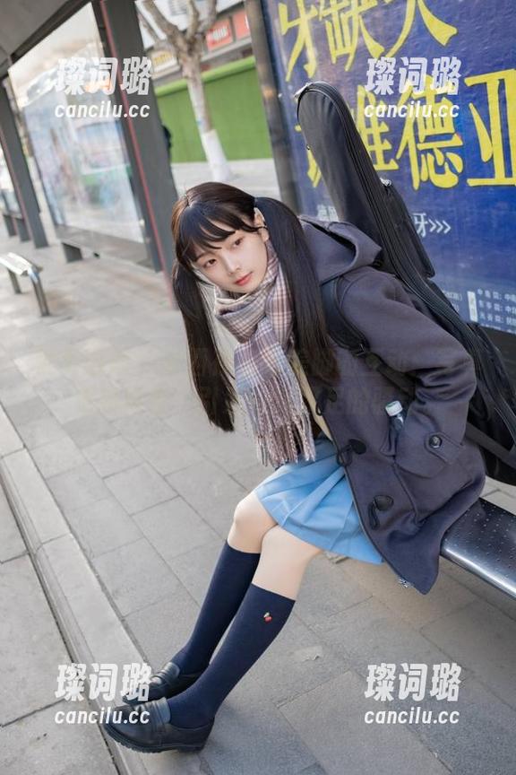 稚乖画册-赤西夜夜 稚乖画册 - 赤西夜夜与美脚的互动:写真更新再现,引发一场双足的骚动。